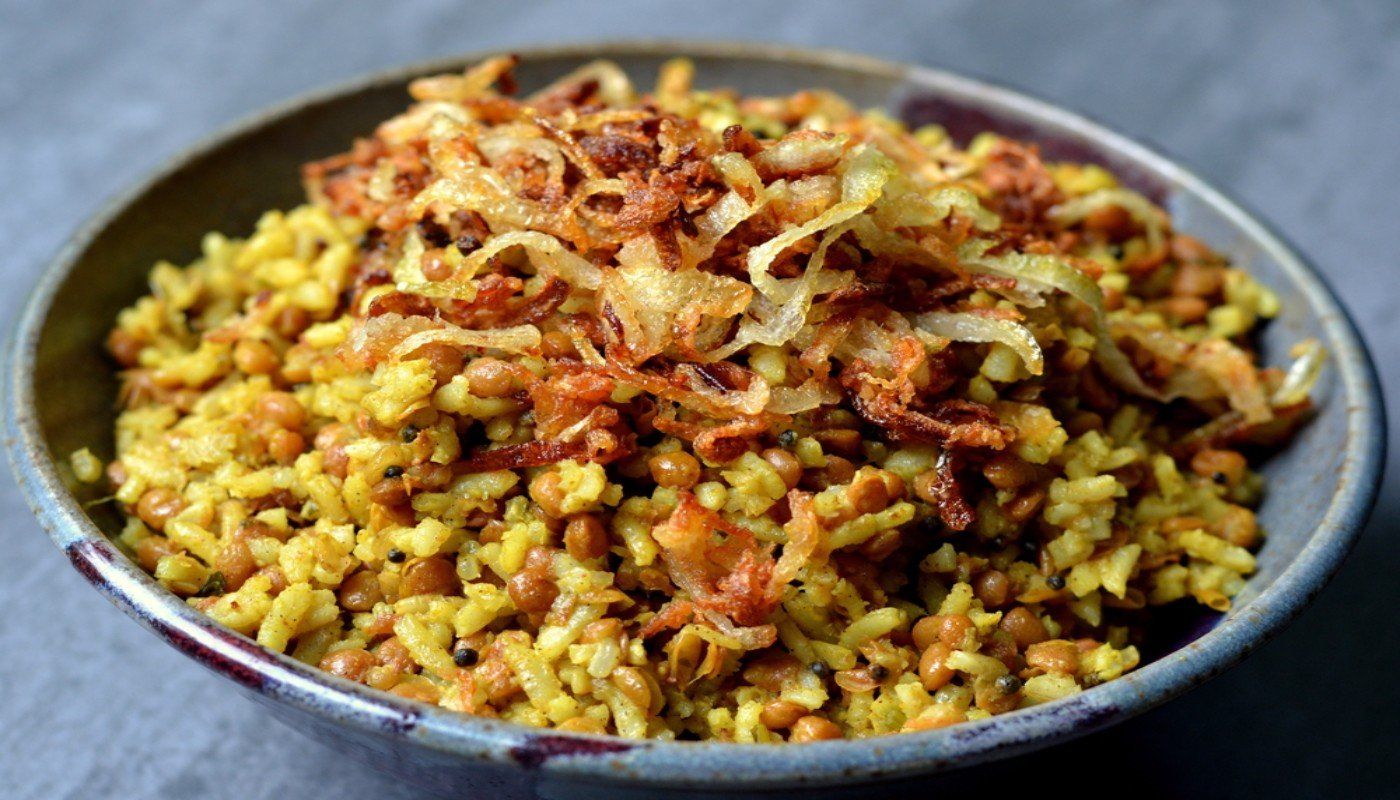 Bowl of Mejadra pilaf topped with fried onions