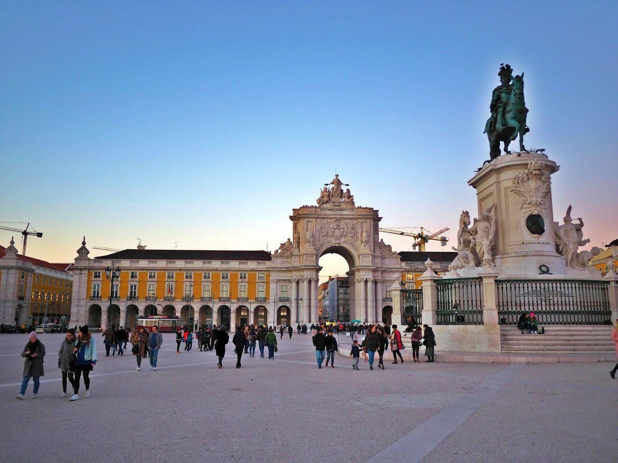 Praca do Comercio at dusk