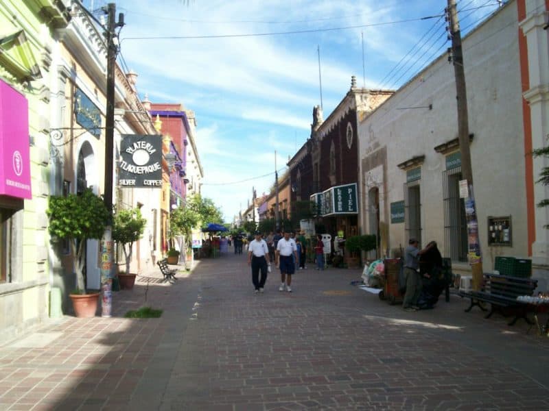 Pedestrians on shopping street in Tlaquepaque