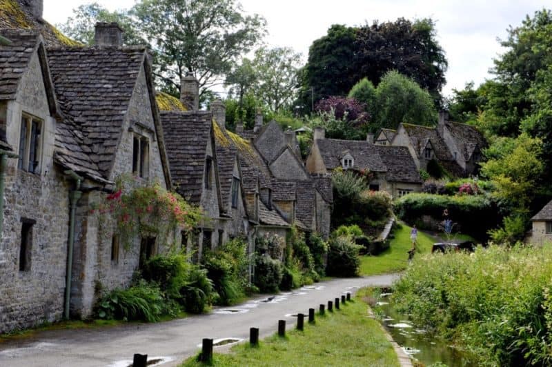 row of thatched houses in a cotswolds village