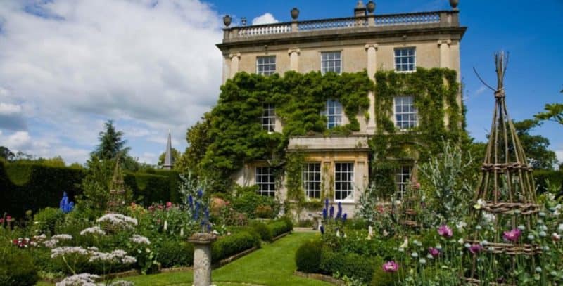 square front of Highgrove House, gardens in front