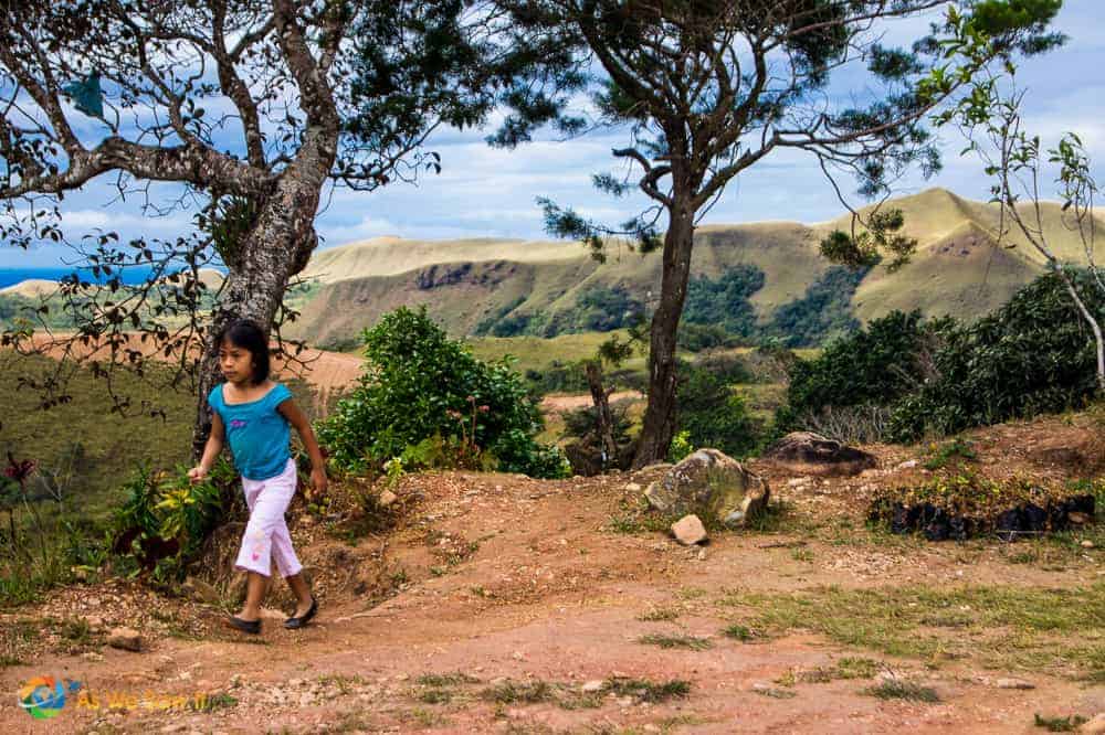 Children playing while overlooking El Valle de Anton