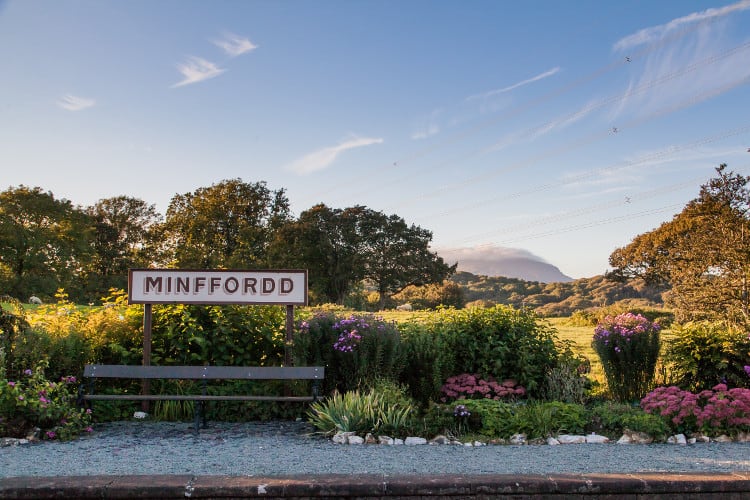 sign across the water to minfford