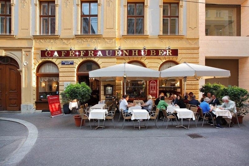photo of the al fresco dinning at cafe Frauenhuber