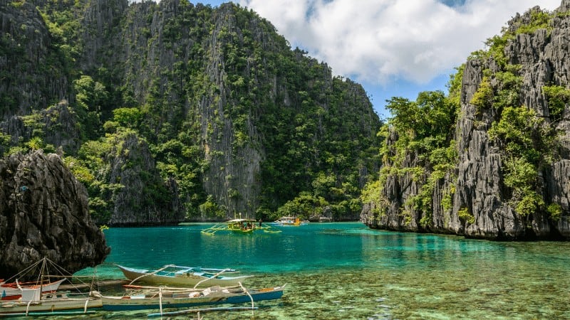 peaceful lagoons are things to see in the philippines
