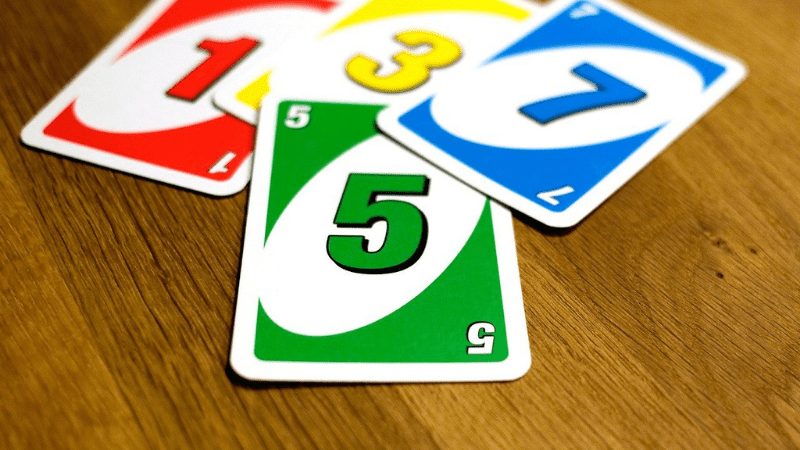 Uno card game