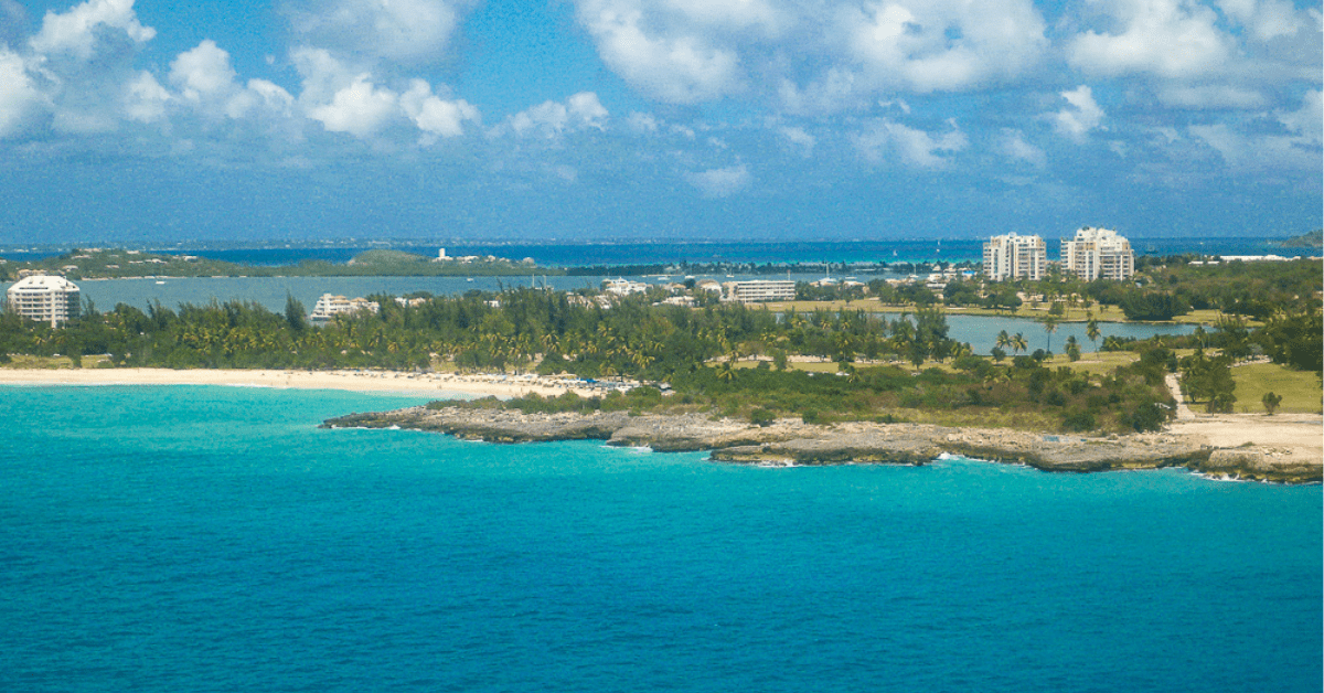 Why visit St Martin Blue sky, turquoise waters, green land