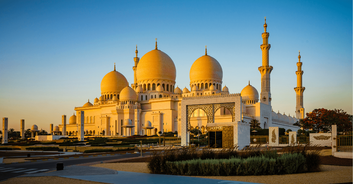 Sheikh Zayed Mosque at sunset. One of the best things to do in Abu Dhabi