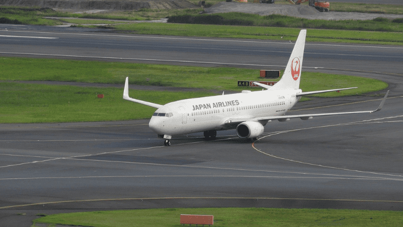 Japan Airlines Tokyo to Kyoto plane on the runway