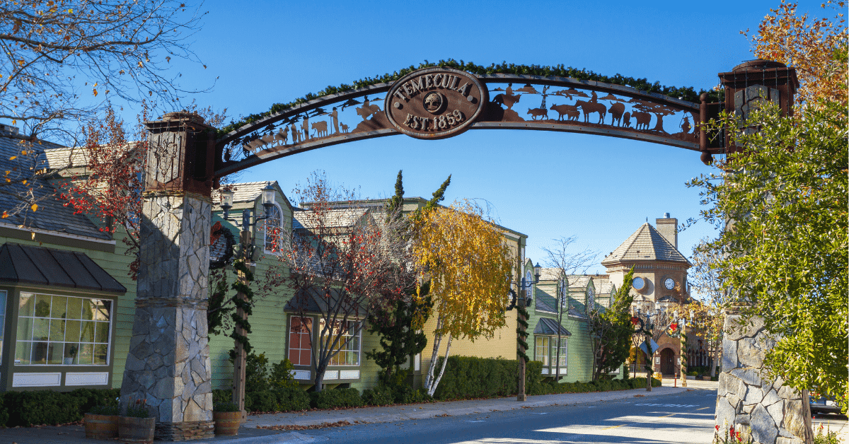 arch over a road leading into old town Temecula california