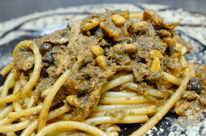 spaghetti with a pine nut-and-sardine sauce 