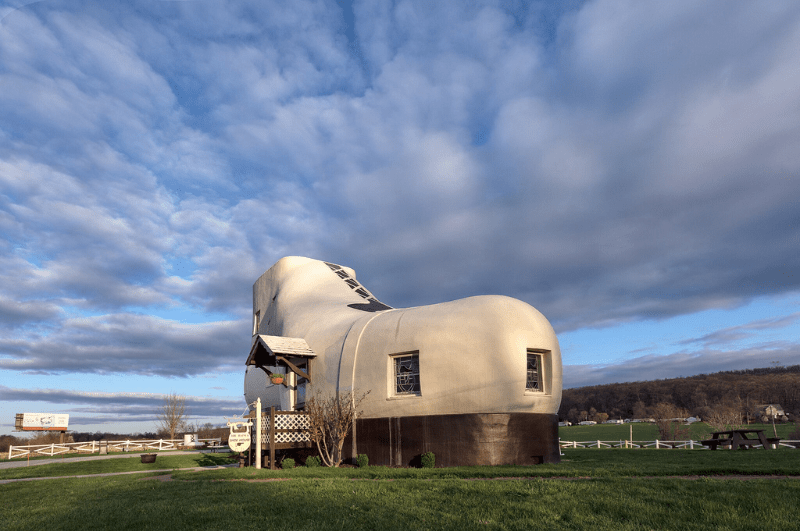House in the shape of a shoe, a roadside attraction in Pennsylvania
