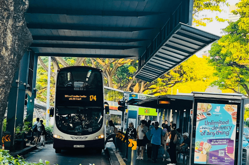 Public bus, the best way to get around Singapore on a budget