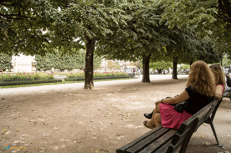 Two women sitting in a park in Paris