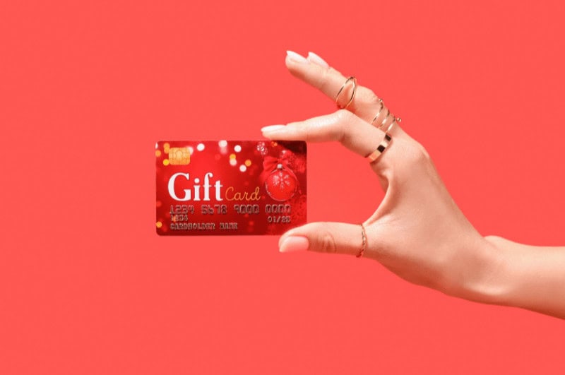 hand holding a Visa gift card