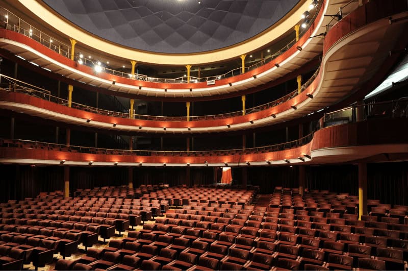 Seats and balconies in the auditorium of Teatro Quirino