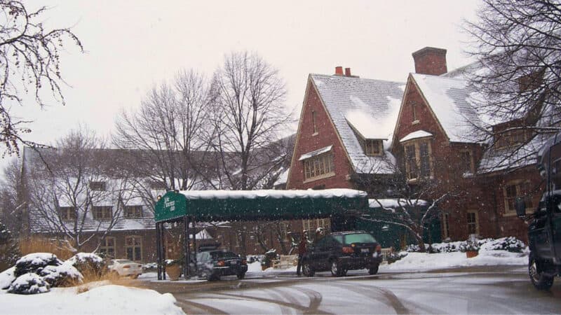 Driveway and entry to The American Club on a snowy day. It's one of the most popular luxurious Chicago getaways.