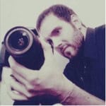 Image of the author, Fernando Caino, viewing an image through his camera.