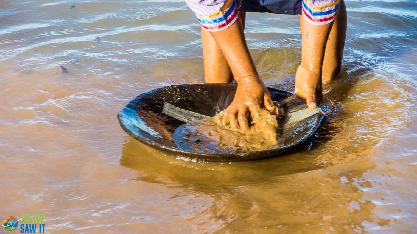 Kichwa panning for gold